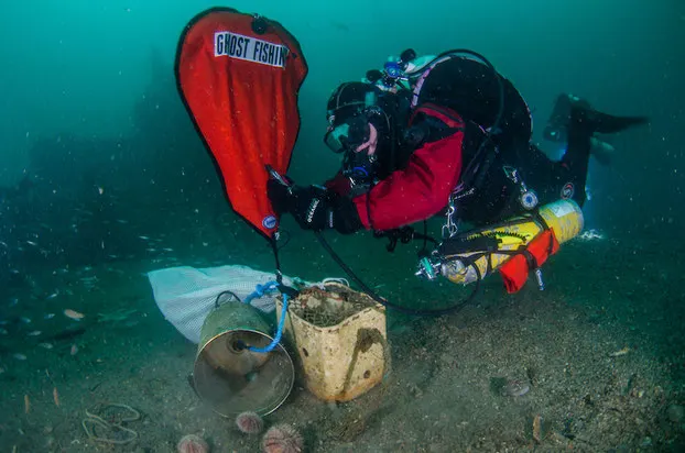 female cave diver