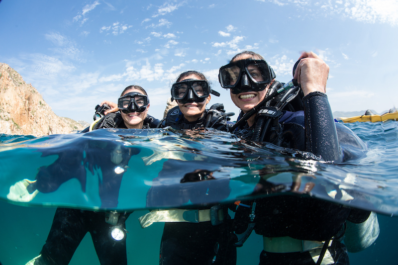 New scuba divers with a scuba diving instructor