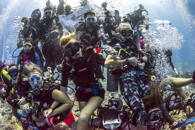 girls that scuba dive community largest in the world