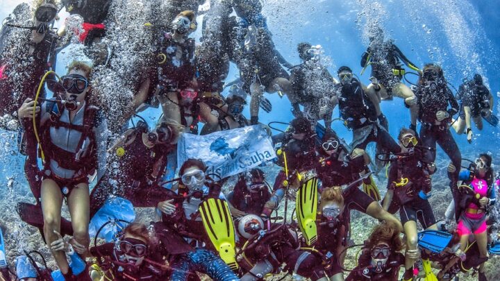 48 girls that scuba record attempt